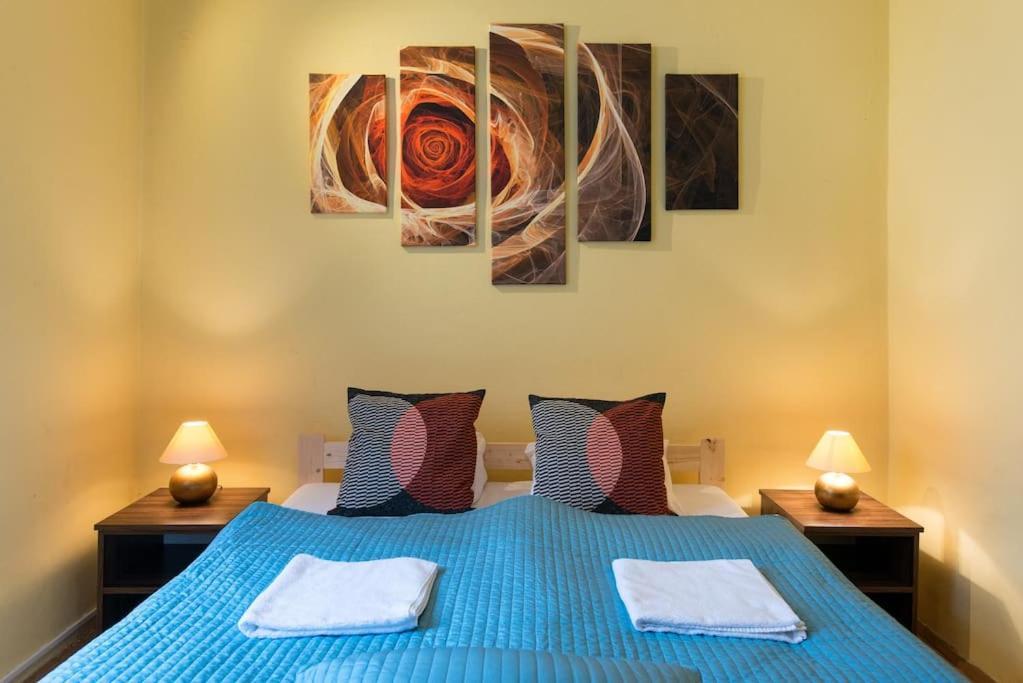 Big Cosy Retro Apt, Free Parking, 15Min Oldtown & Kazimierz - By Homelike Krakow Exterior photo